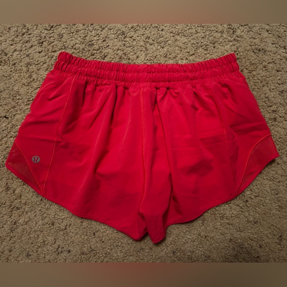 Lululemon Hotty Hot Low-Rise Lined
Short 2.5" - Picture 4 of 5